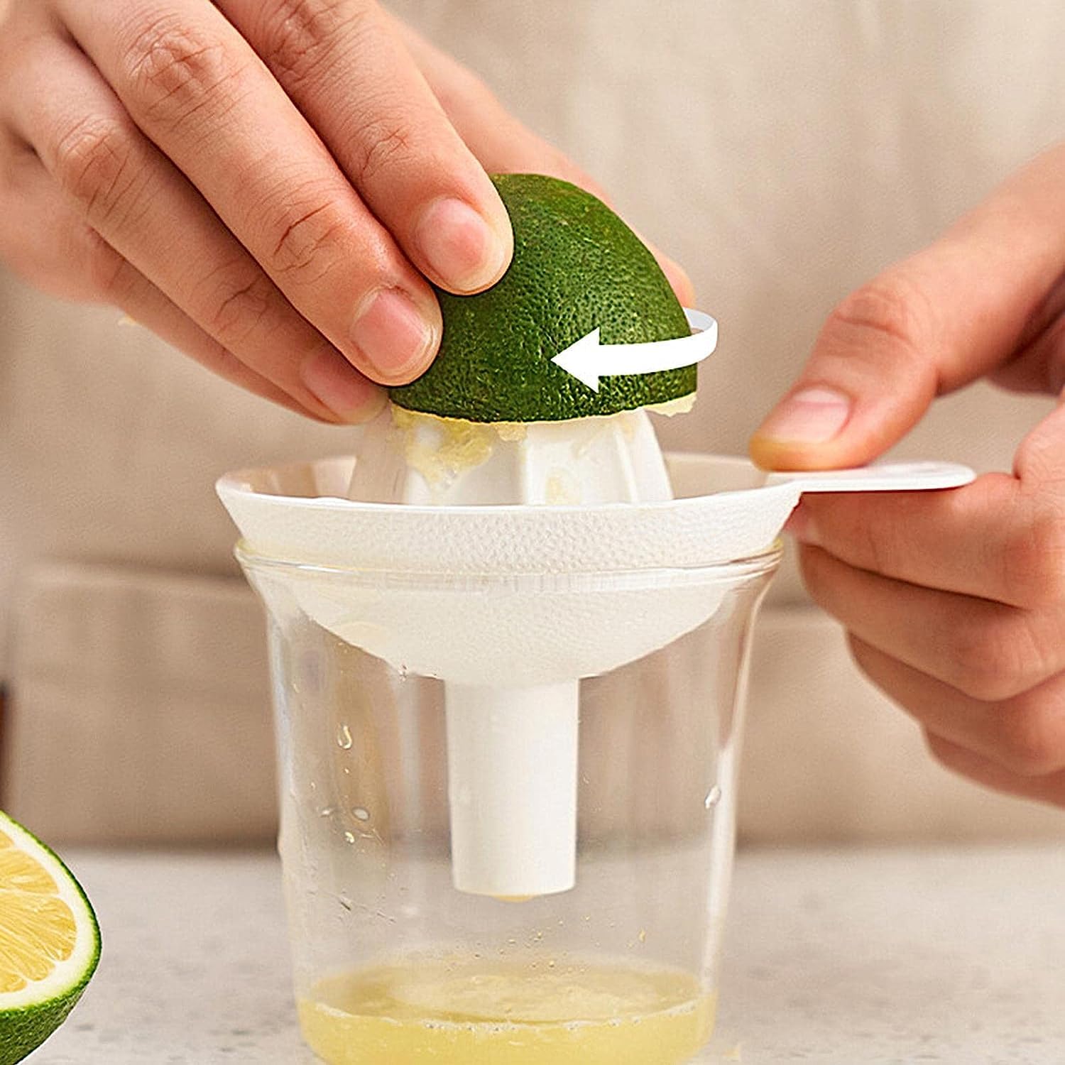 Amazon | グレープフルーツ手動絞り器 | ストレーナー付きレモン絞り器